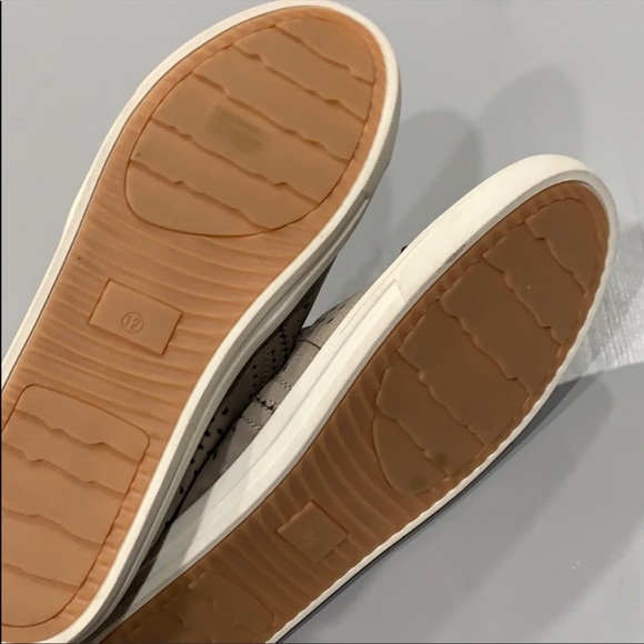 American Rag Women’s Shannen Slip-On sneakers - Picture 8 of 10